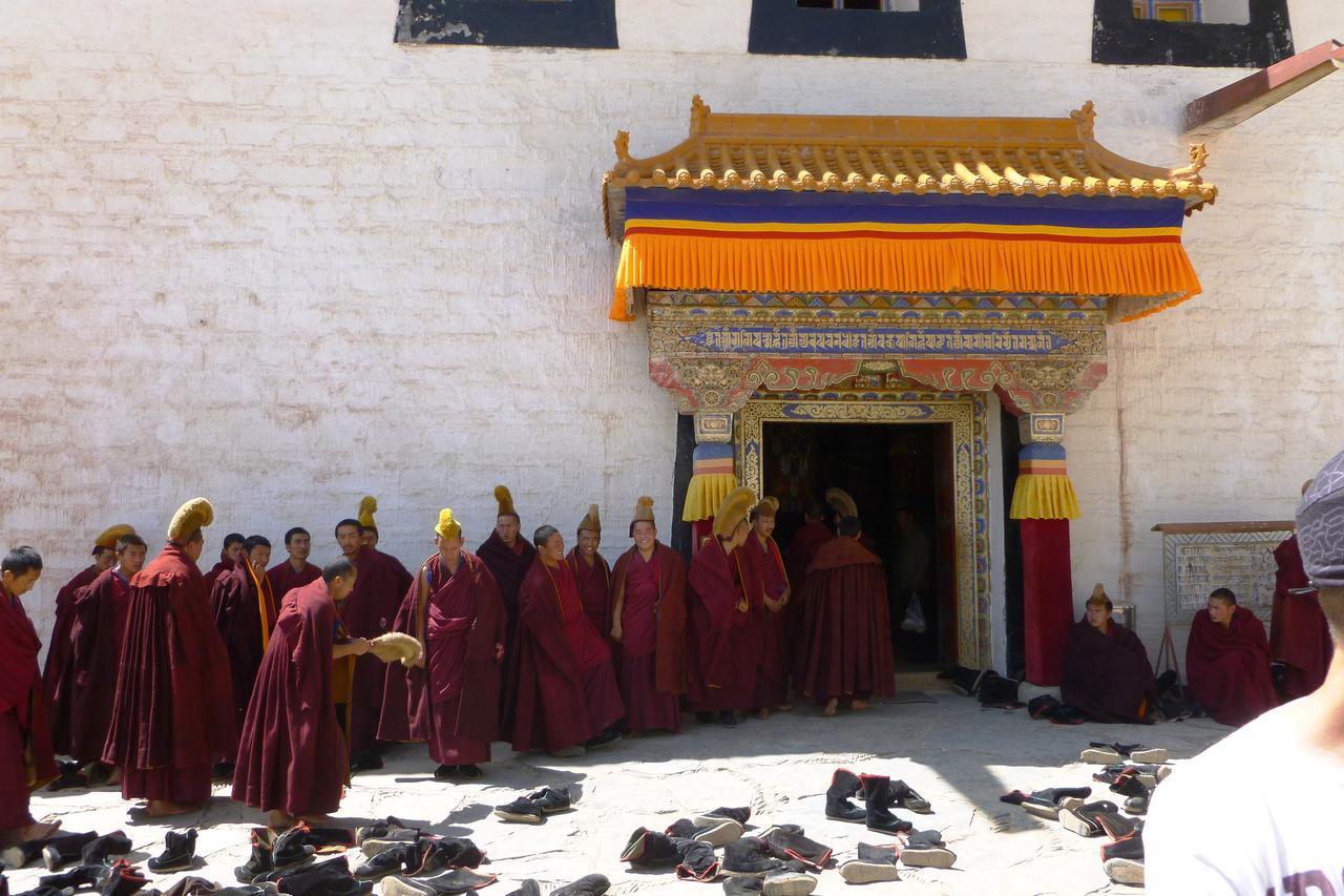 Overseas Tibetan Hotel Xiahe Exterior foto